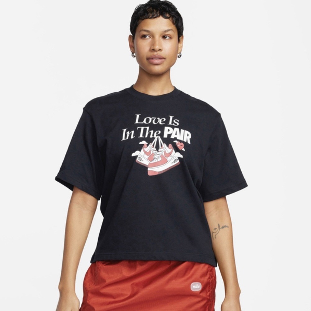 Nike Sportswear Essentials Women's‎ XS Boxy Black Valentine's T-Shirt FQ8870-010